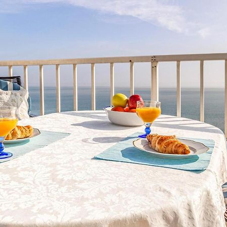 Cozy Apartment In Benalmadena With House Sea View Benalmádena Exterior foto